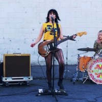 Deap Vally - Smile More (Musikvideo)